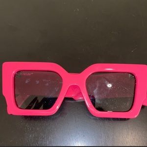 Off white Catalina glasses in pink